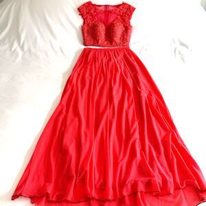 La Femme Two-Piece Lace Sequins Coral Prom Dress Size 4